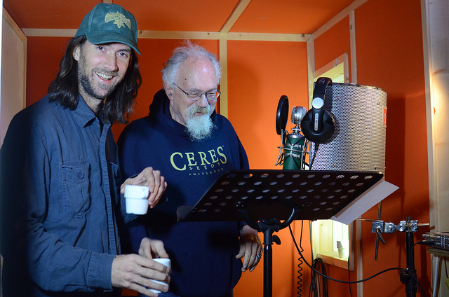 John e Steve Fly nello studio